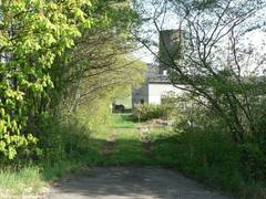 Zweite Einfahrt ber welche man die Pferdekoppeln, Pferdeboxen und den Gemsegarten erreichen kann.
