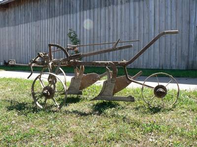 2-Schar-Pflug fr Pferdezug von der linken Seite