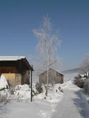 Blick auf den verschneiten Innenhof
