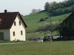 das gibt es in Gubitzmoos noch viel zu sehen, kleine Traktoren, wie hier auf unserem Nachbarhof