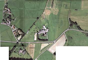 Links der Ortskern von Gubitzmoos mit seinen 5 Husern, im Bild unten die ehemalige Wirtschaft und in der Mitte vom Bild unser Bauernhof.