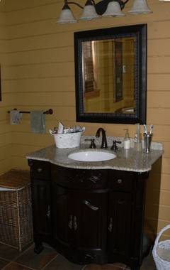 Auch dieser Waschtische steht im unteren Badezimmer.